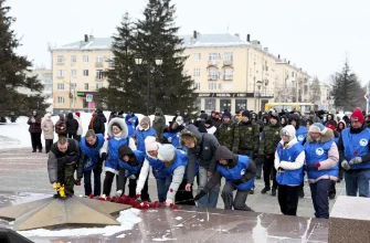 возложение цветов к Вечному огню