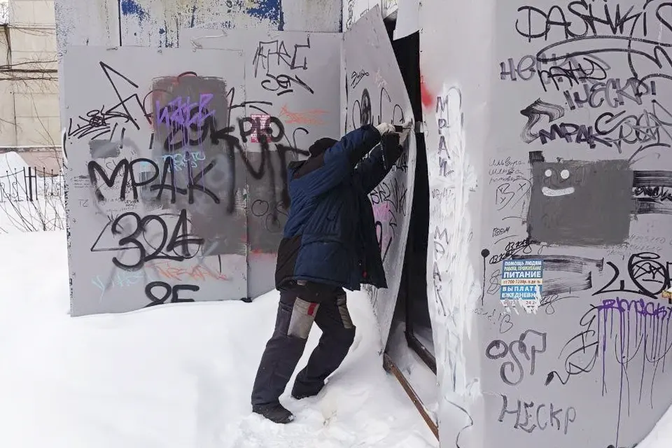 недострой заброшеное здание карла маркса вход установка металлического листа на дверь в заброшенное здание