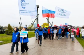 шествие трудовых коллективов 1 Мая