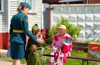 девочка поздравляет ветерана