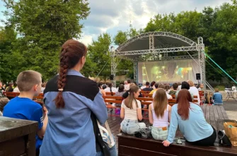 кинопоказ в Театральном саду