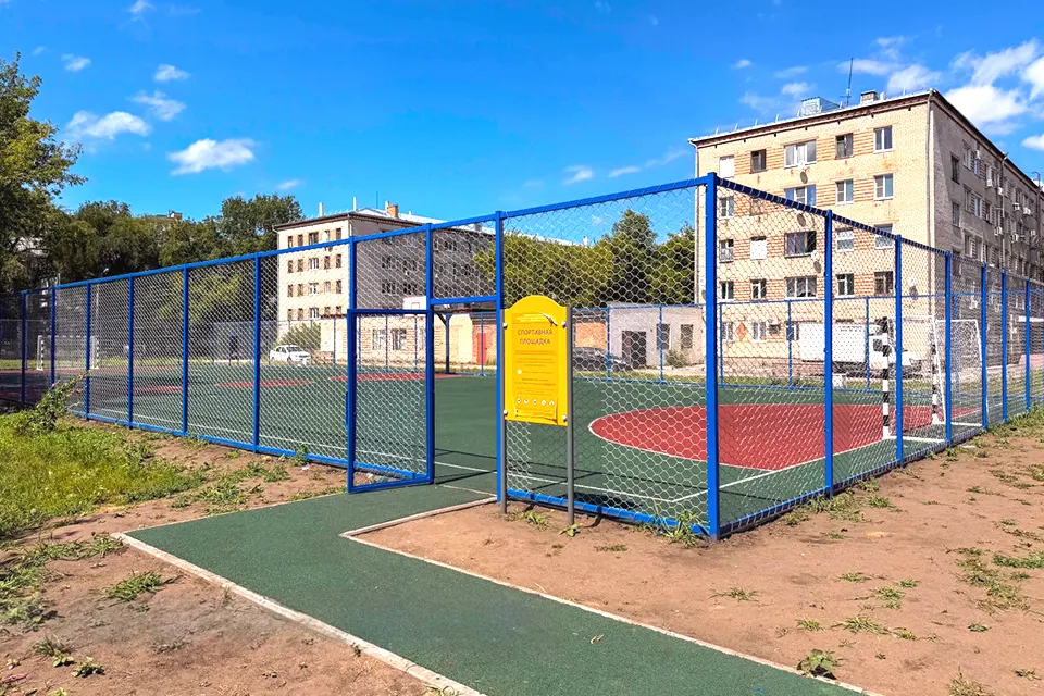 новая спортплощадка на улице Ушакова 49