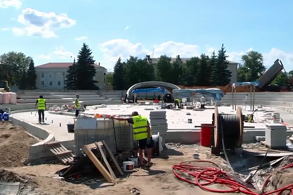 ремонт центральная площадь берсо на центральной площади Тольятти идут работы