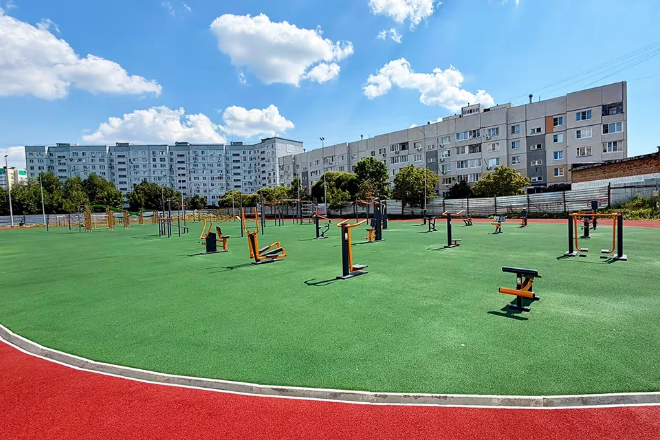 спортивная площадка в школе 18 квартала