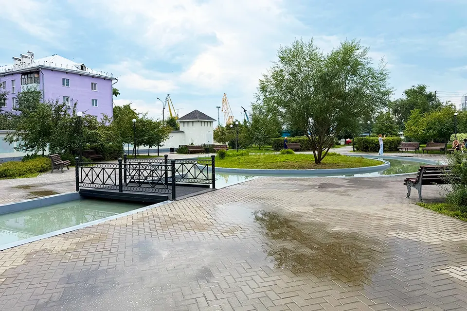 сквер маяк фонтан мостик погода мостик в сквере Маяк