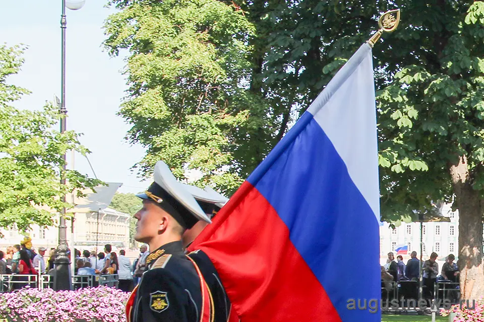 военный парад с флагом России