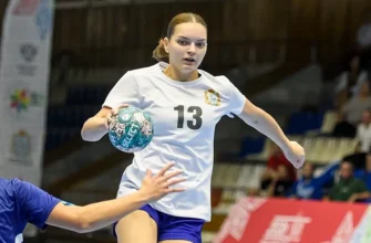 разыгрывающий игрок гандбольной команды Лада Дмитриева Алена