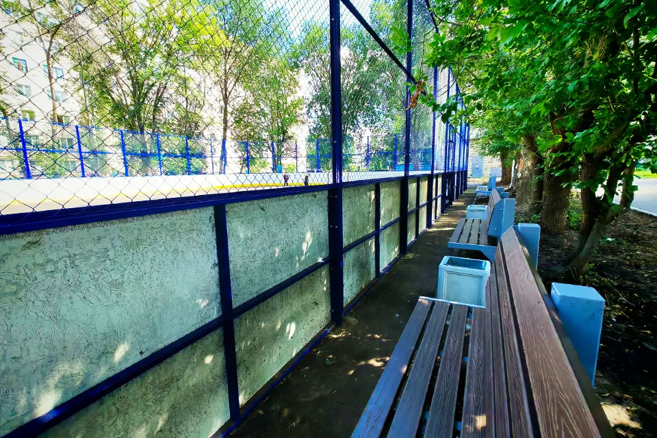 отремонтированный корт на бульваре Ленина 22