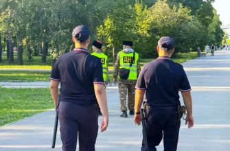 представители ДНД и сотрудники полиции в парке Победы
