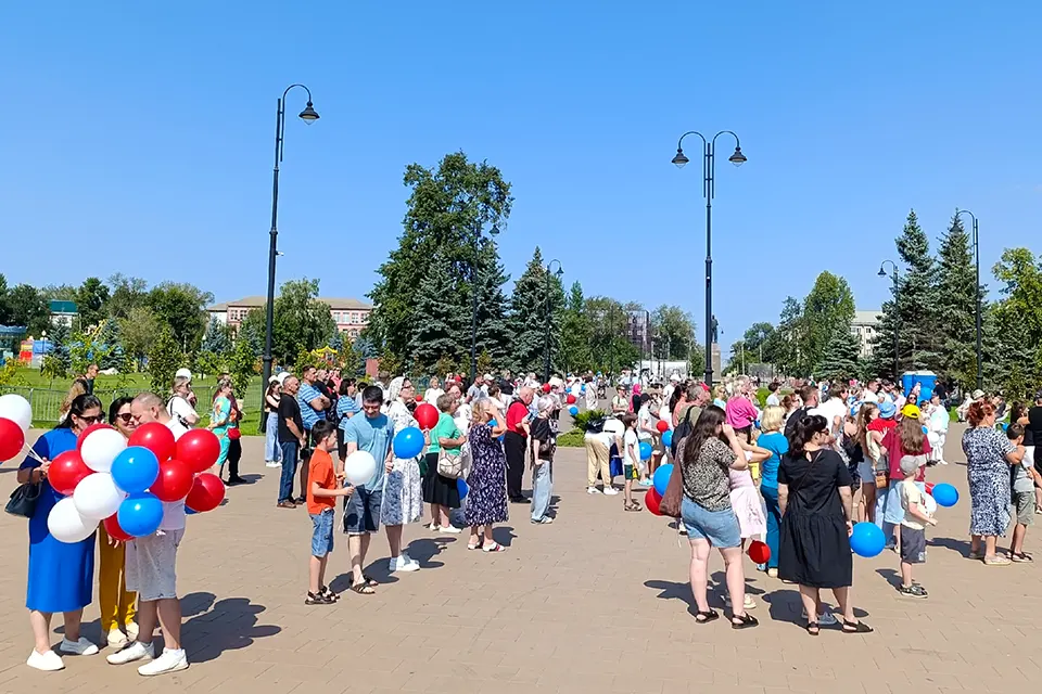 люди в парке Центрального района
