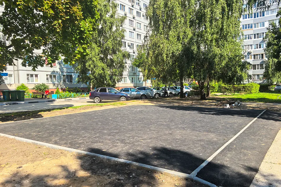 устройство спортплощадки на улице Автостроителей 59