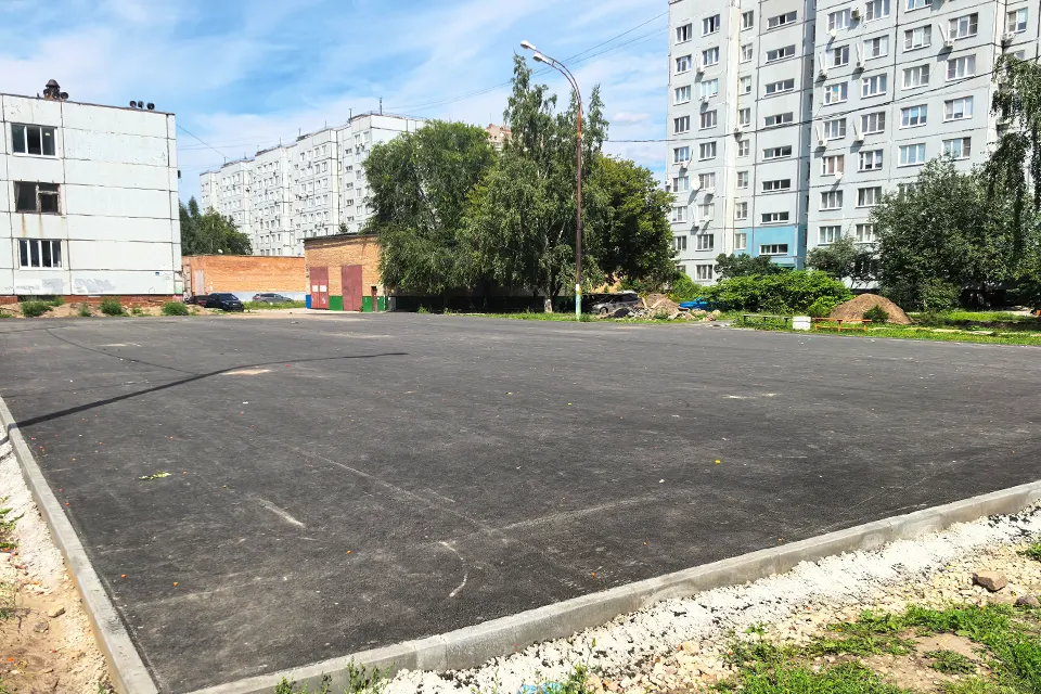 устройство спортивной площадки на улице Голосова 103-105