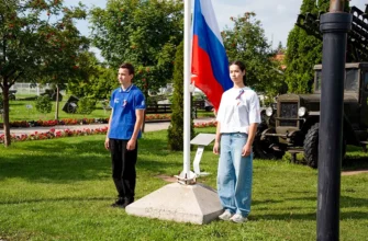 Торжественное поднятие флага
